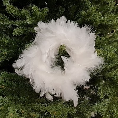 Ozdoba choinkowa biała - okrągły wianek z piór 20 cm